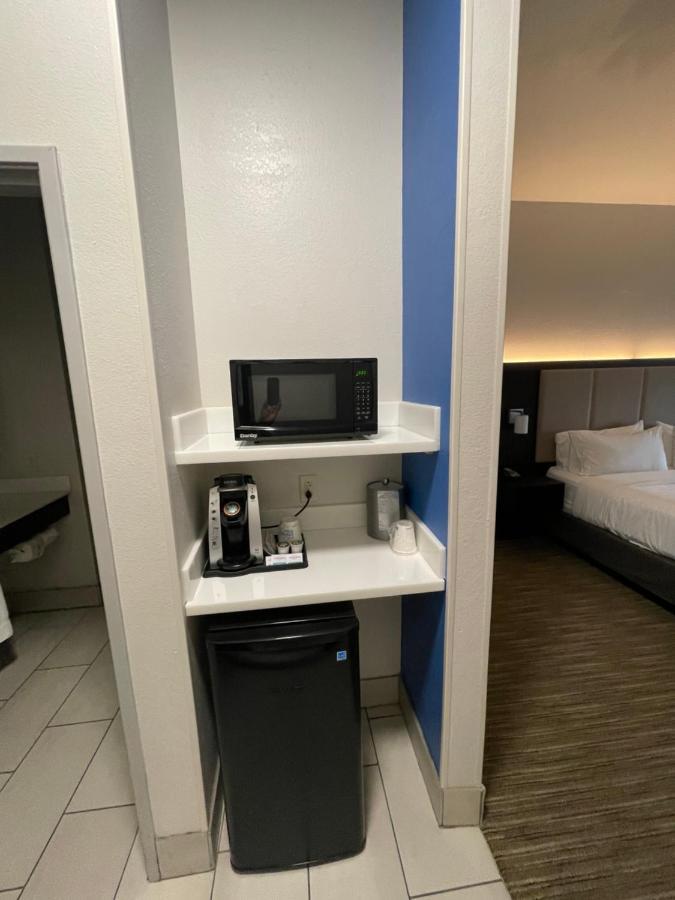 Holiday Inn Express Hotel & Suites Las Vegas By Ihg Екстер'єр фото