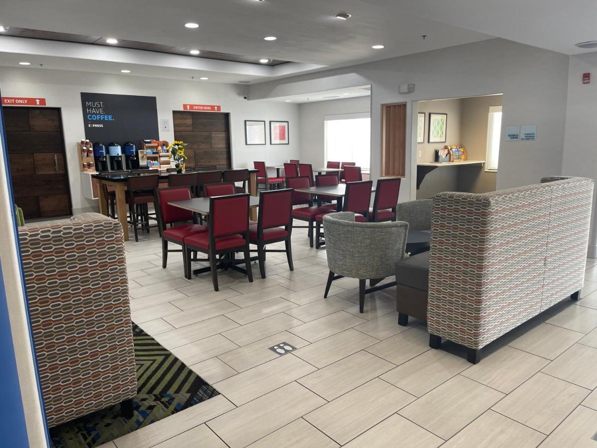 Holiday Inn Express Hotel & Suites Las Vegas By Ihg Екстер'єр фото