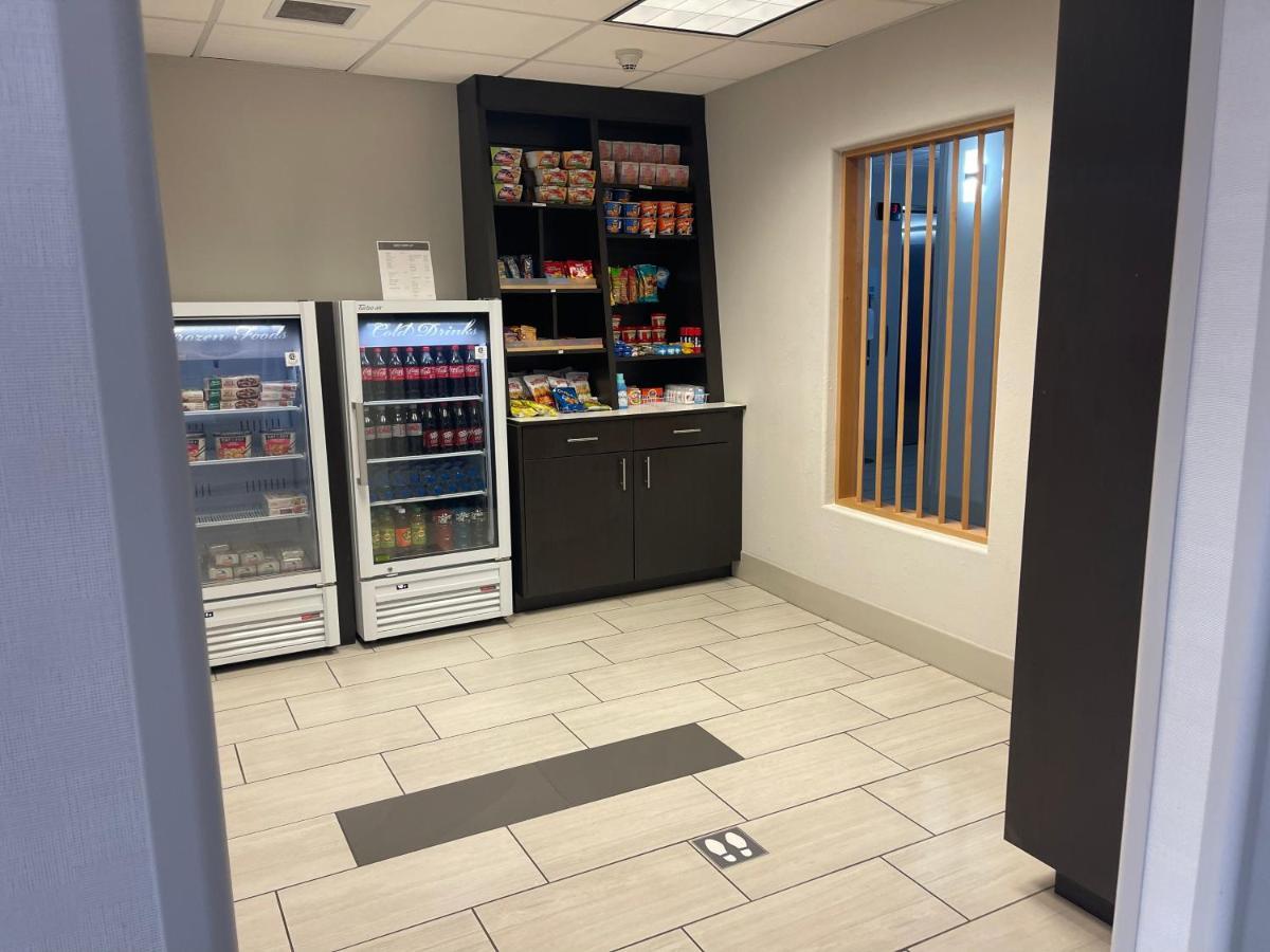 Holiday Inn Express Hotel & Suites Las Vegas By Ihg Екстер'єр фото